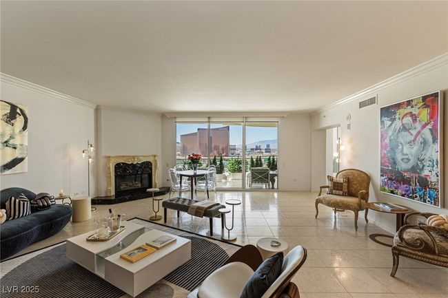 UNIT-2502 - 2877 Paradise Rd, Home with 3 bedrooms, 3 bathrooms and 1 parking in Las Vegas NV | Image 5