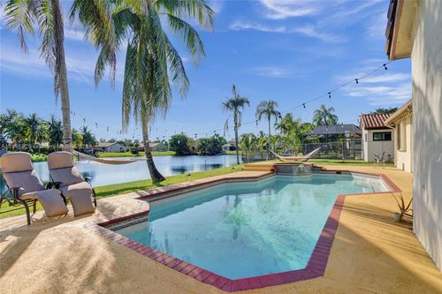 5421 Hawkes Bluff Ave, Davie, FL, 33331-3316 | Card Image