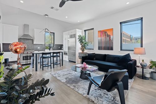 308 Onion St, Austin, TX, 78702-3663 | Card Image