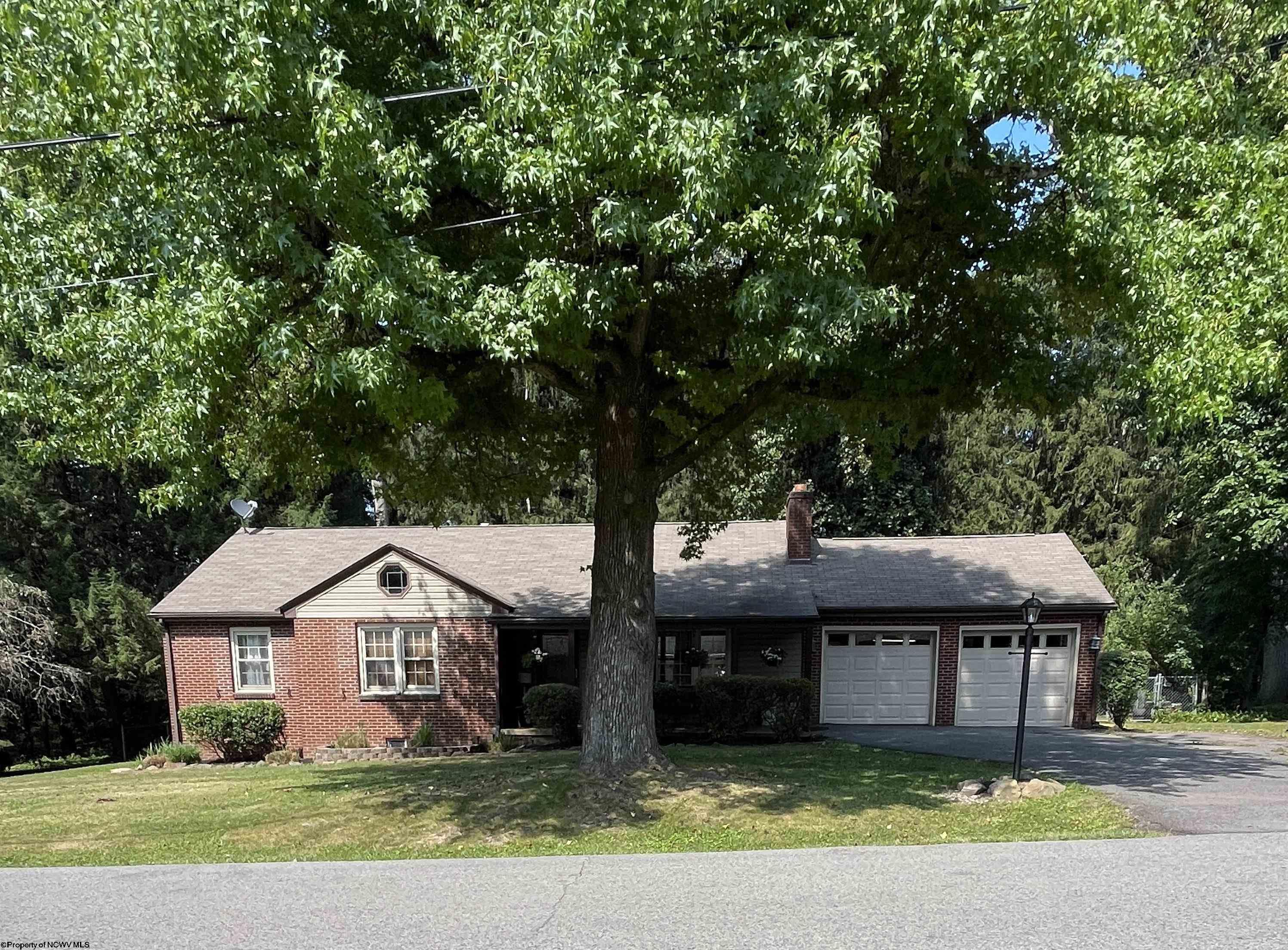Hillcrest Cir, Bridgeport, WV 26330