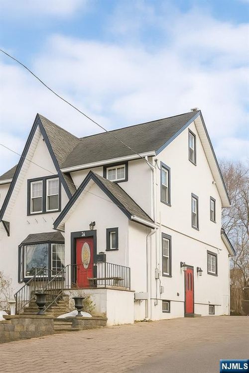 91 3rd Ave, Westwood, NJ, 07675-2935 | Card Image