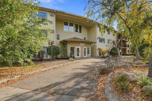213-10301 Cedar Lake Road, Minnetonka, MN, 55305 | Card Image