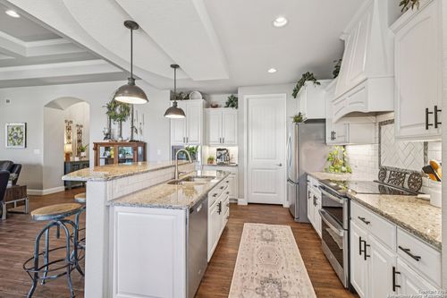 132 Fairway Dr, Floresville, TX, 78114-4402 | Card Image