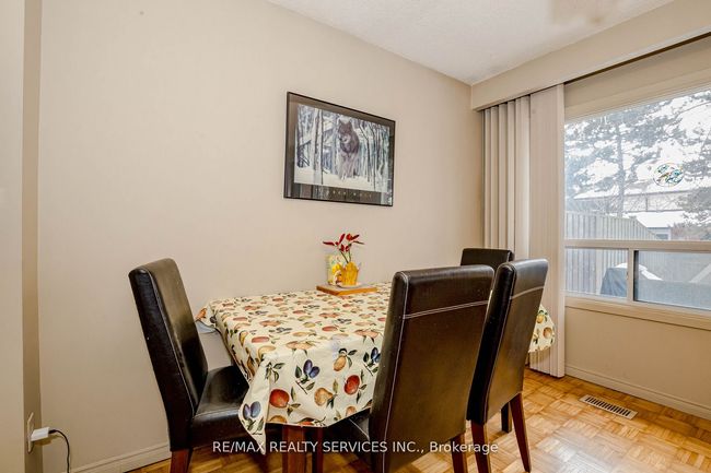 4 Collins Cres, Condo with 3 bedrooms, 2 bathrooms and 1 parking in Brampton ON | Image 9