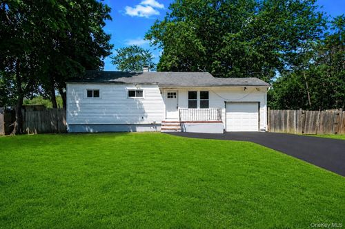 948 Walker Ave, Bellport, NY, 11713-1523 | Card Image