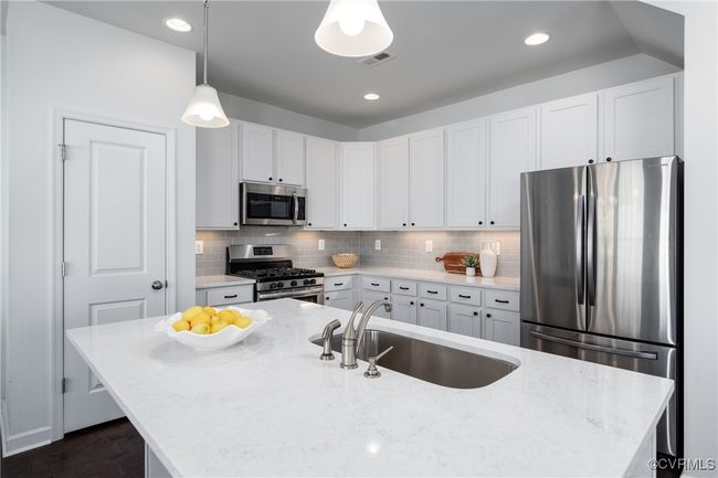 Kitchen with Island and Quartz Countertops | Image 9
