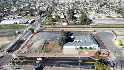 600 S D St, Perris, CA, 92570-2105 | Card Image