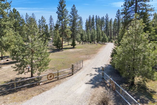 887 Bear Creek Trl, House other with 3 bedrooms, 2 bathrooms and null parking in Victor MT | Image 17