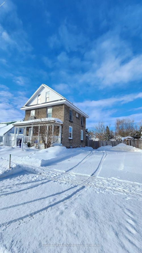 280 John St, Orillia, ON, L3V3H9 | Card Image