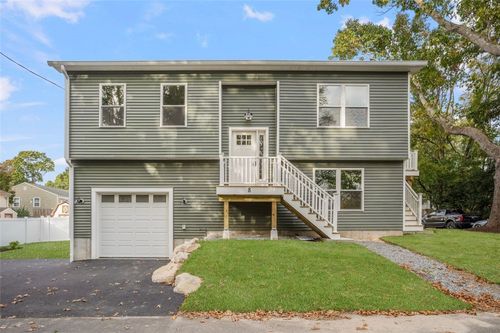 8 North Shore Street, Warwick, RI, 02889 | Card Image