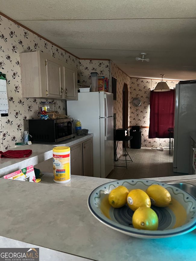 1357 Edgewood Ave, House other with 3 bedrooms, 2 bathrooms and null parking in Douglas GA | Image 4