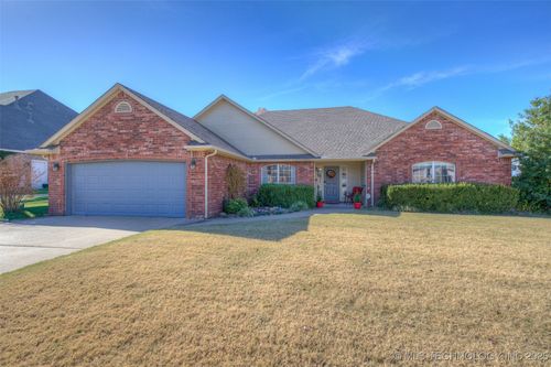 8406 N 100th East Ave, Owasso, OK, 74055-2329 | Card Image