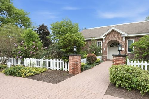 1-165 Converse St, Longmeadow, MA, 01106-1755 | Card Image