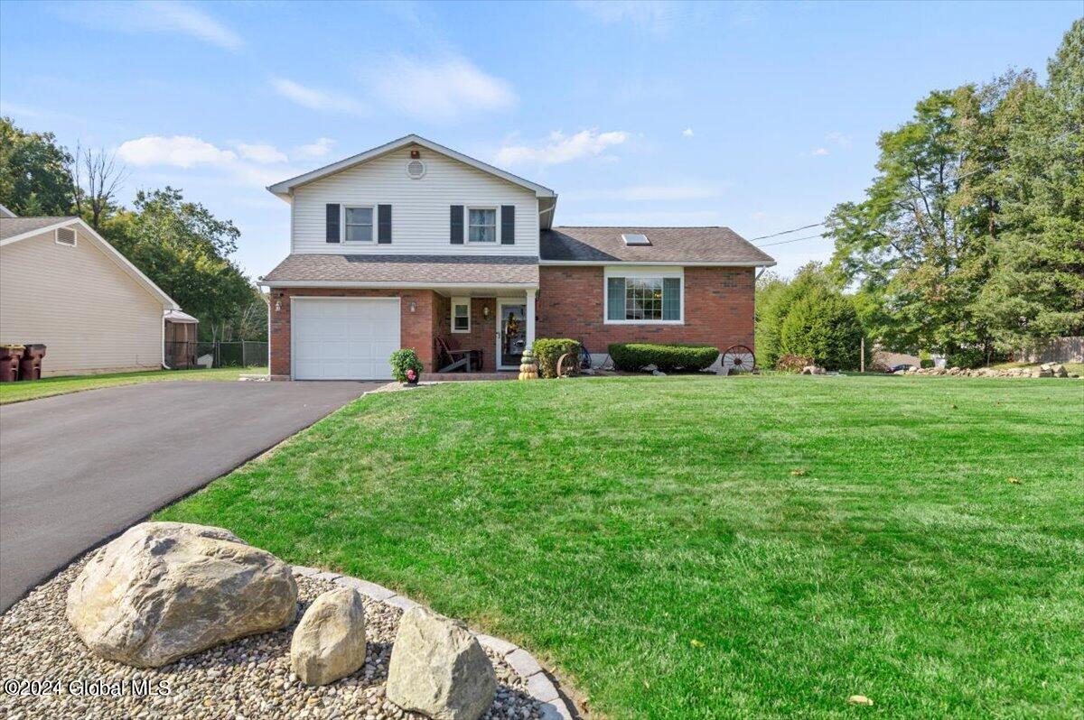 Fairlawn Dr, Latham, NY 12110