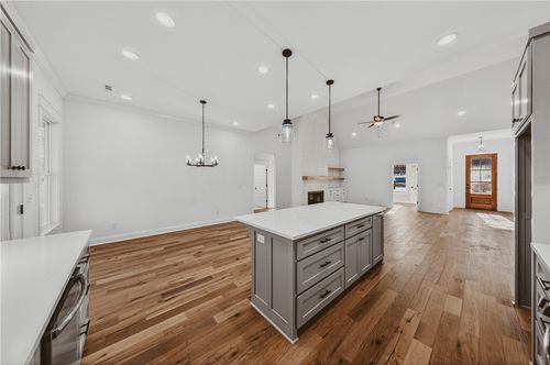 38 Rockhill Ln, Bella Vista, AR, 72715-4802 | Card Image