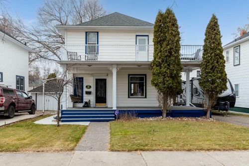 {{alt}} | Card Image