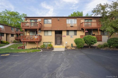 386 Richard Ct, Pomona, NY, 10970-2310 | Card Image