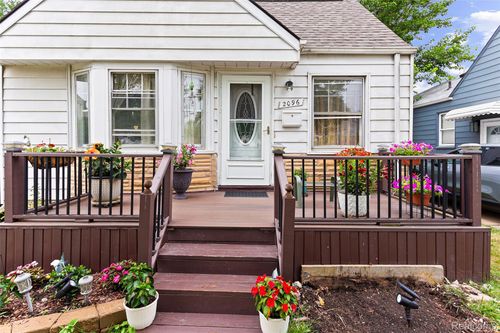 2096 Electric St, Wyandotte, MI, 48192-3850 | Card Image
