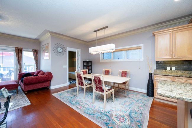940 40 Street Sw, Home with 4 bedrooms, 3 bathrooms and 2 parking in Calgary AB | Image 9