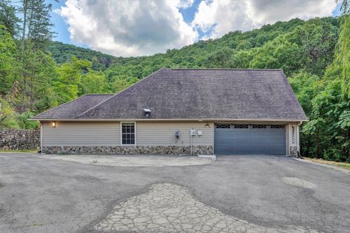 3075 Creekside Dr, Salem, VA, 24153 | Card Image