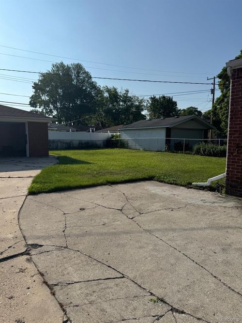 24712 Masch Ave, Warren, MI, 48091-4484 | Card Image