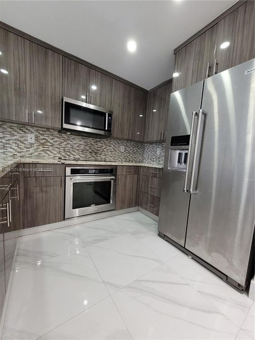 apt-304-7101 Byron Ave, Miami Beach, FL, 33141-3053 | Card Image