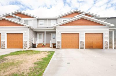 C - 9524 113 Ave, Home with 3 bedrooms, 2 bathrooms and 2 parking in Clairmont AB | Image 2