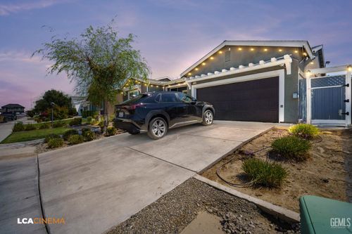 5913 Hawthorn Tree Ln, Bakersfield, CA, 93313-9434 | Card Image