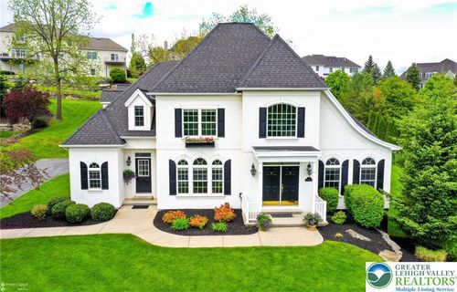 73 Crest Blvd, Palmer Twp, PA, 18045-3139 | Card Image