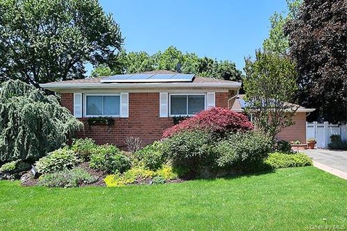 32 Randy Ln, Plainview, NY, 11803-3945 | Card Image