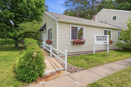 1707 South St, Eau Claire, WI, 54701-6636 | Card Image
