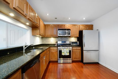 71 Cottonwood St, Jersey City, NJ, 07305-4833 | Card Image