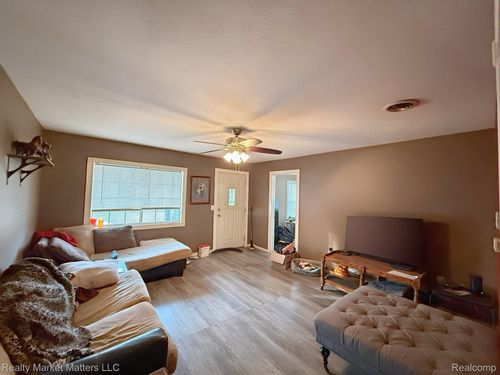 6755 Hess Rd, Vassar, MI, 48768-9281 | Card Image