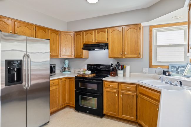 6923 Northview Dr, Home with 3 bedrooms, 3 bathrooms and null parking in Urbandale IA | Image 8