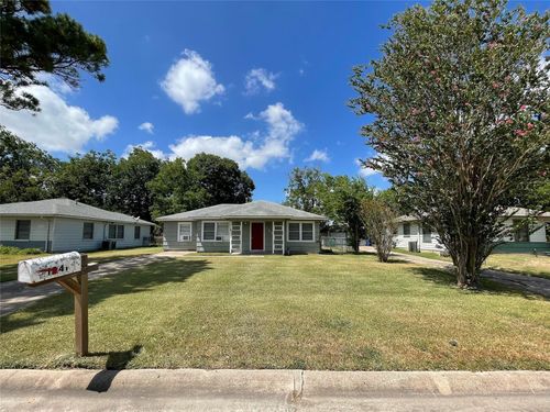 1241 Chevy Chase Dr, Angleton, TX, 77515-5432 | Card Image