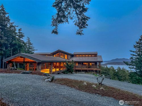 726 Pine St, Eastsound, WA, 98245 | Card Image