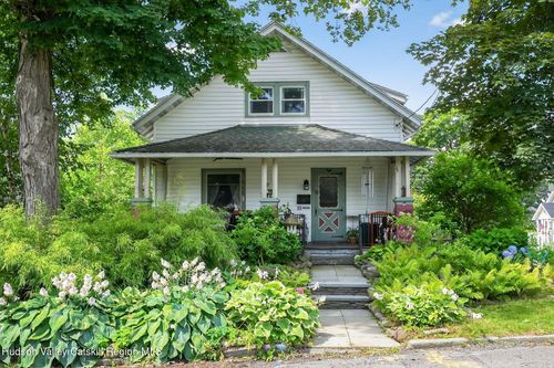 29 Voorhees Ave, Kingston, NY, 12401-4340 | Card Image