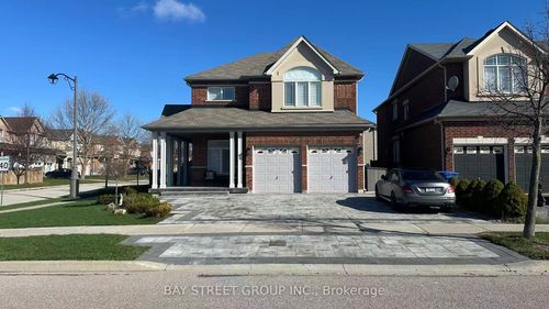 201 Bilbrough St, Aurora, ON, L4G7X1 | Card Image