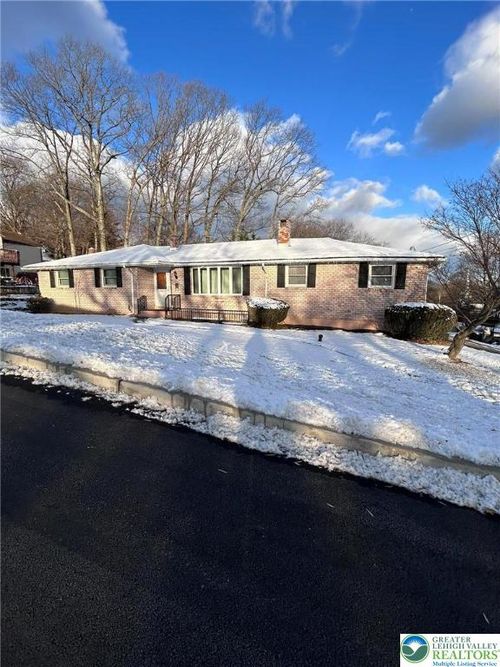 400 N Westbrook Ave, Pen Argyl, PA, 18072-1110 | Card Image