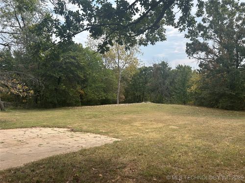 1752 W Young St, Tulsa, OK, 74127-2513 | Card Image