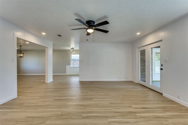 709 S Farmington Rd, House other with 3 bedrooms, 2 bathrooms and null parking in Howe TX | Image 4