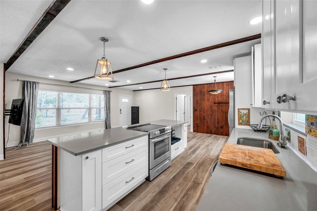 2009 Cleveland St, House other with 3 bedrooms, 2 bathrooms and null parking in CLEARWATER FL | Image 5