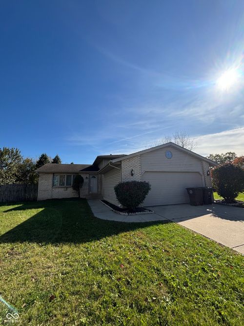 7951 Murrelet St, Hobart, IN, 46342-6873 | Card Image