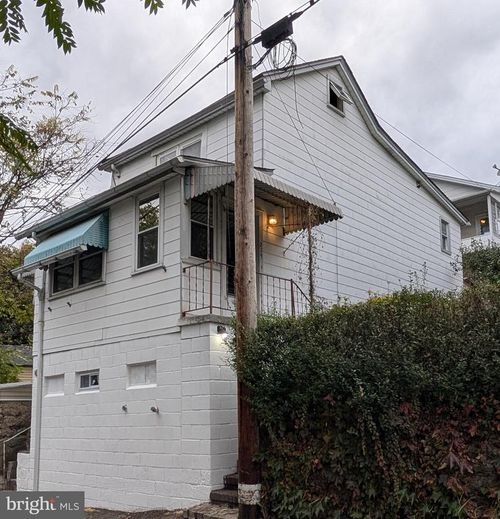 239 Sycamore St, TAMAQUA, PA, 18252-1238 | Card Image