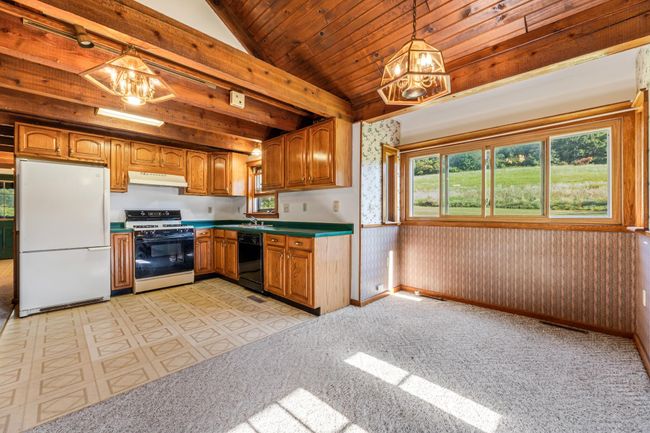Informal Dining/Kitchen | Image 10