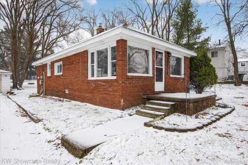 1860 Ladd Rd, Wolverine Lake, MI, 48390-2224 | Card Image