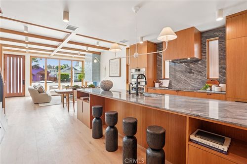 647 Navy Street, Santa Monica, CA, 90405 | Card Image