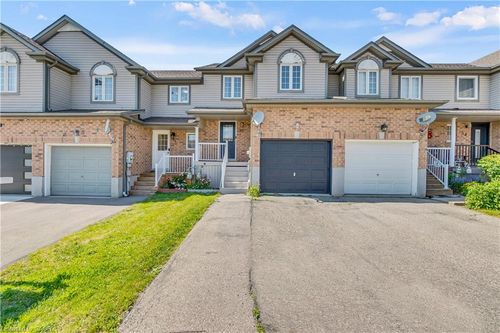62 Foxglove Cres, Kitchener, ON, N2E3Y7 | Card Image