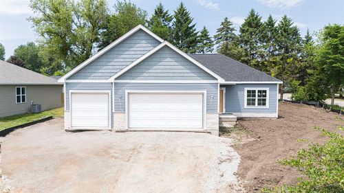 442 Village Ln, Ripon, WI, 54971-5600 | Card Image