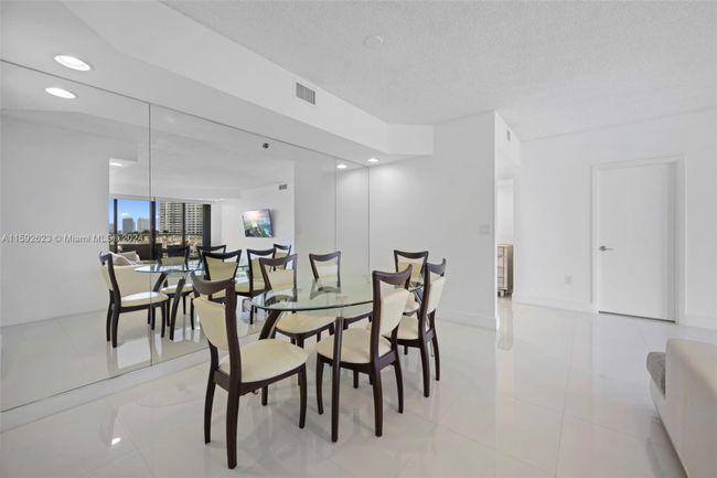 903 - 4000 Island Blvd, Condo with 2 bedrooms, 2 bathrooms and null parking in Aventura FL | Image 4